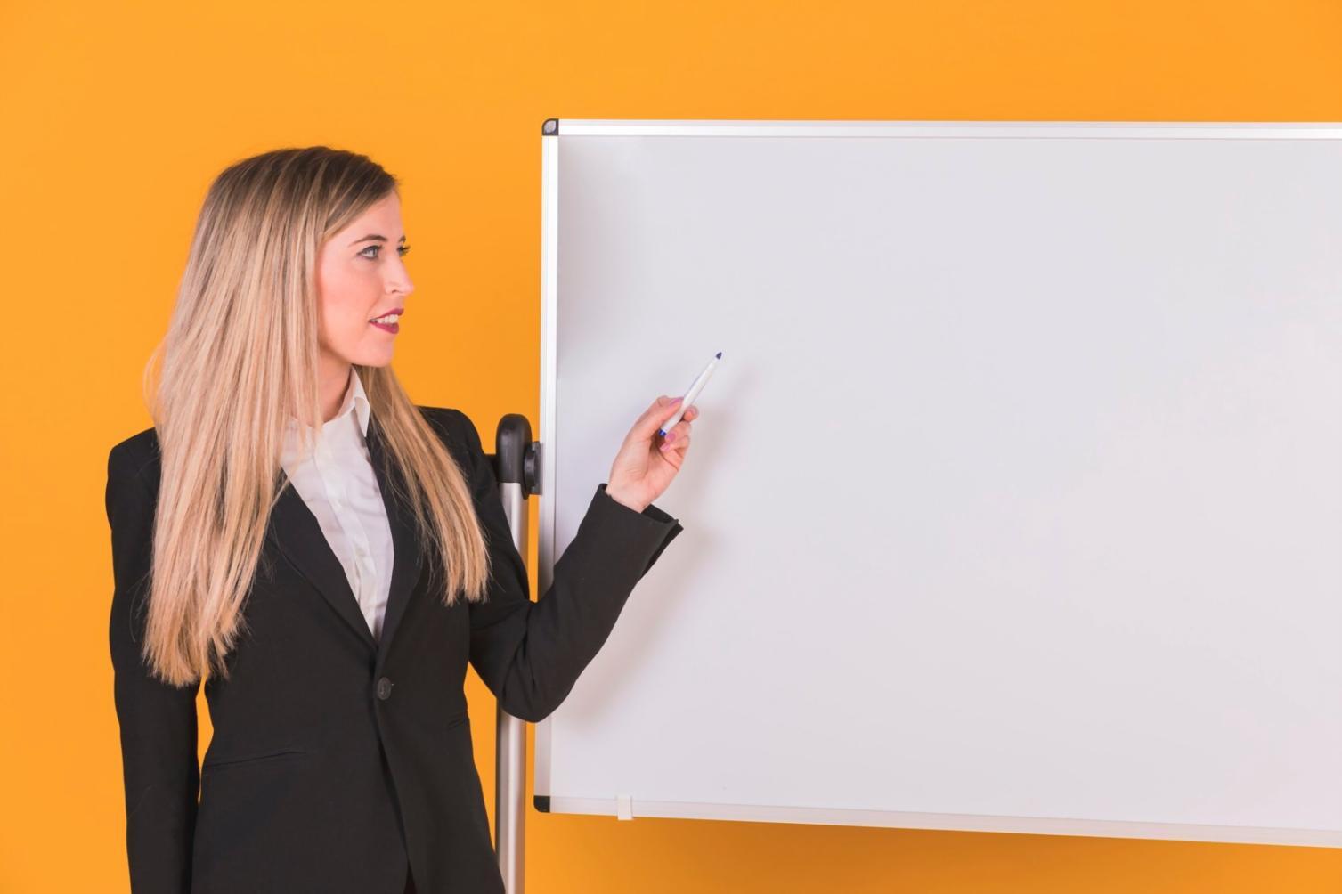 Estudiante preparándose para formación financiera